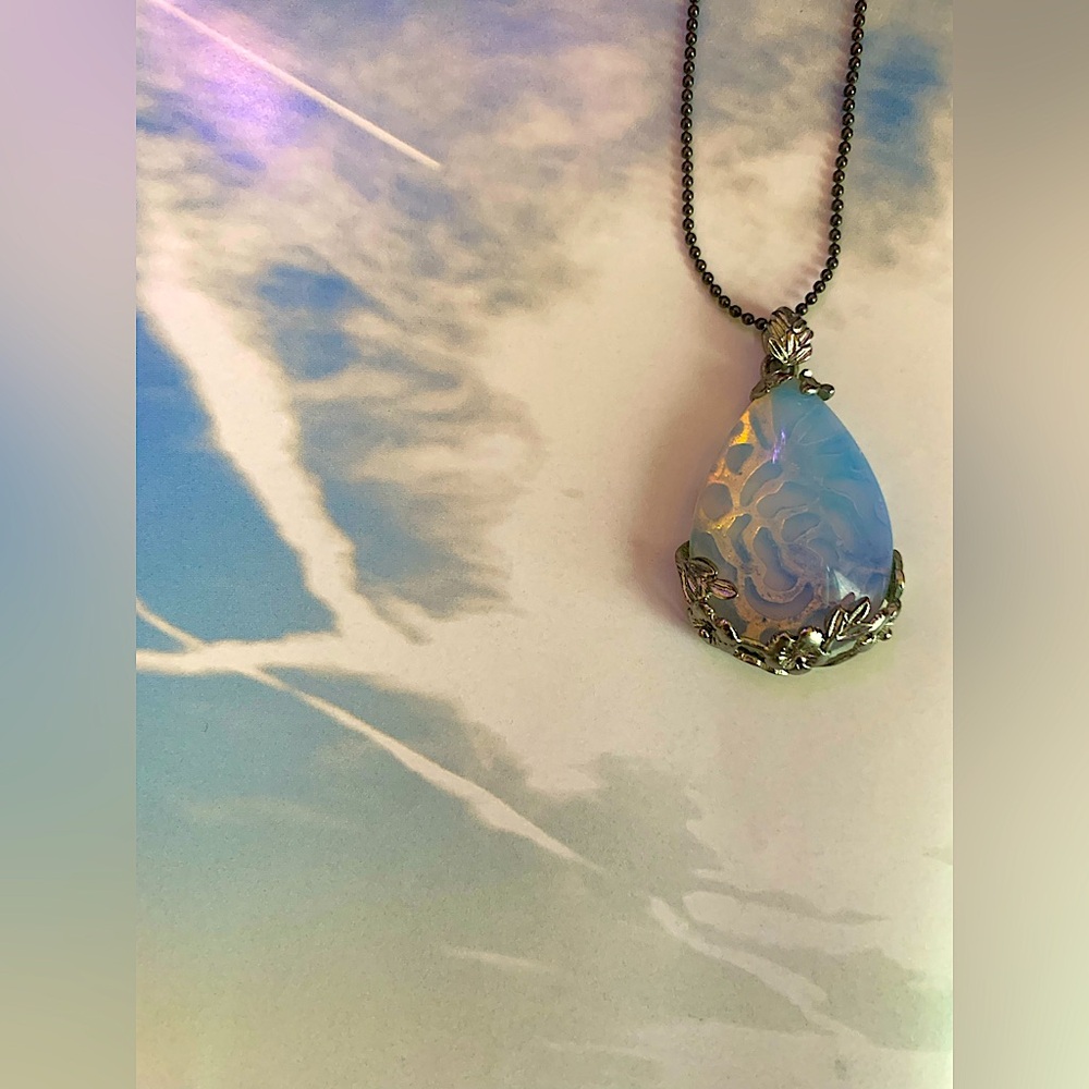 Royal Garden Necklace Opalescent Teardrop Pendant Long Chain - Picture 6 of 11